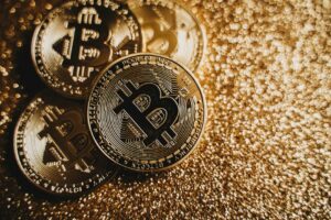 Bitcoin Despenca Para US$ 63 Mil e Acende Alerta no Mercado Cripto e Fintech